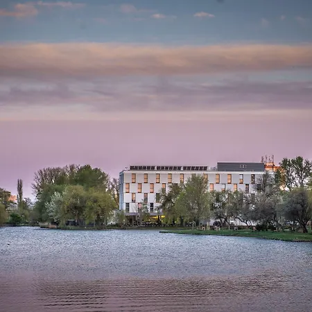 Western Lakeside Székesfehérvár