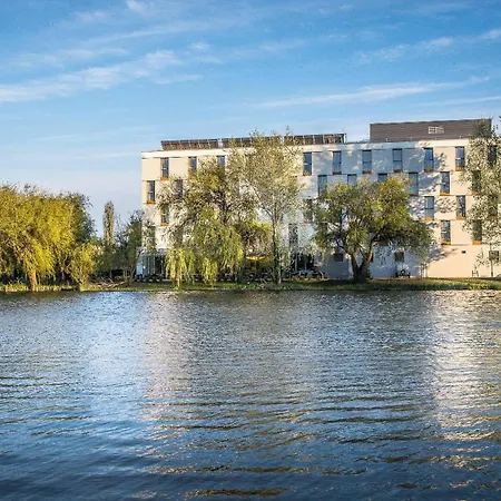 Western Lakeside Hotel 4*