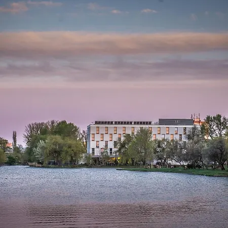 Western Lakeside Hotel Szekesfehervar