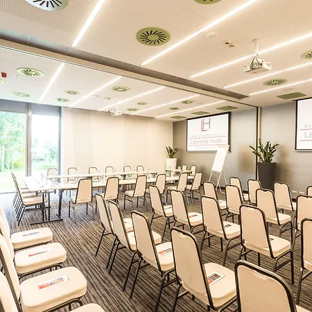 Western Lakeside Hotel 4*