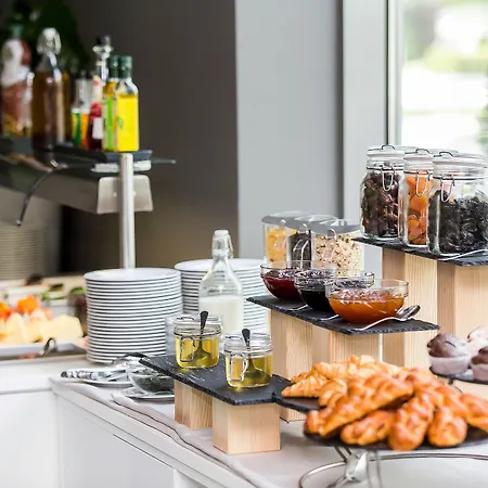 Western Lakeside Hotel 4*