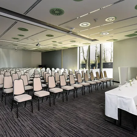 Western Lakeside فندق 4*