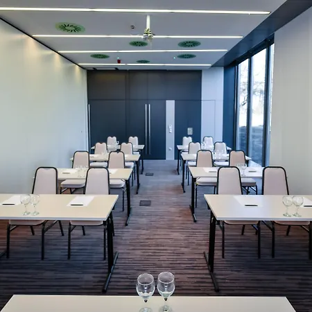 Western Lakeside Szálloda 4*