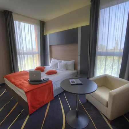 Szálloda Western Lakeside 4*