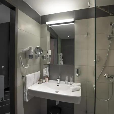 Szálloda Western Lakeside 4*