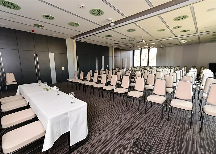 贝斯特韦斯特湖畔优质酒店 Székesfehérvár